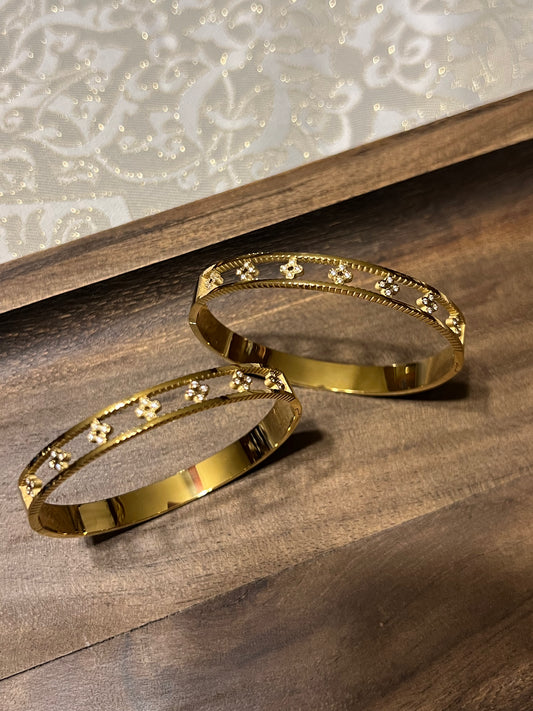 Faye Clover Bangle
