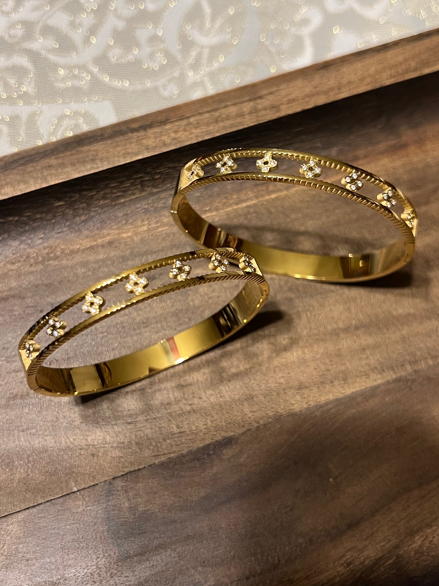 Faye Clover Bangle